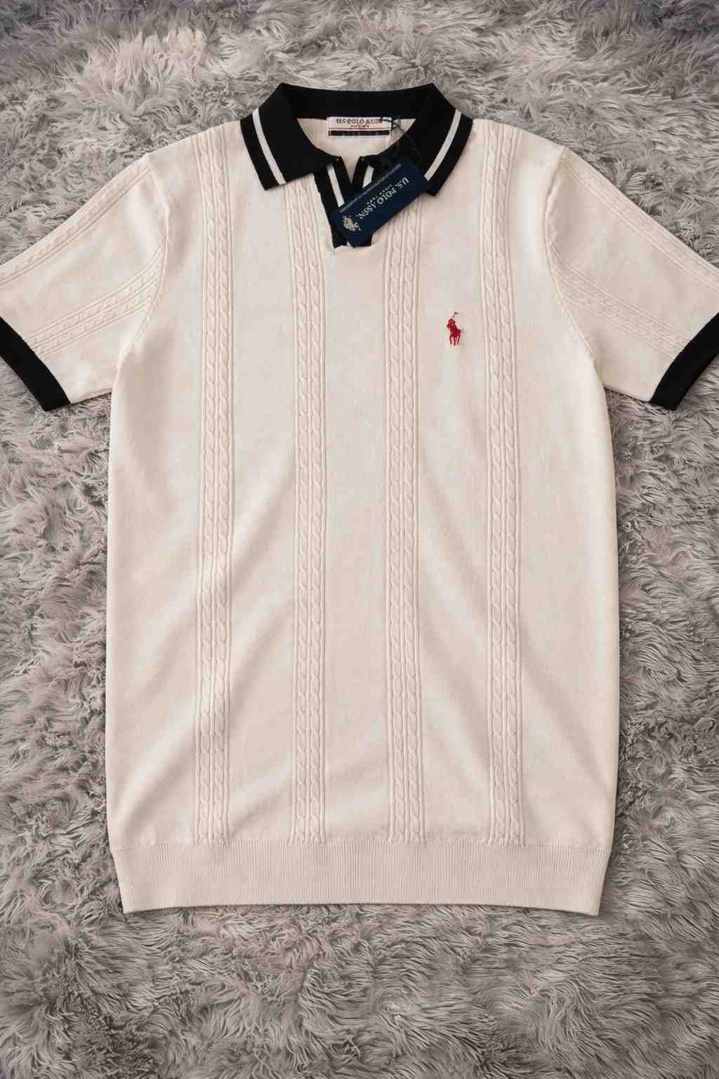 Short sleeve knit polo shirt